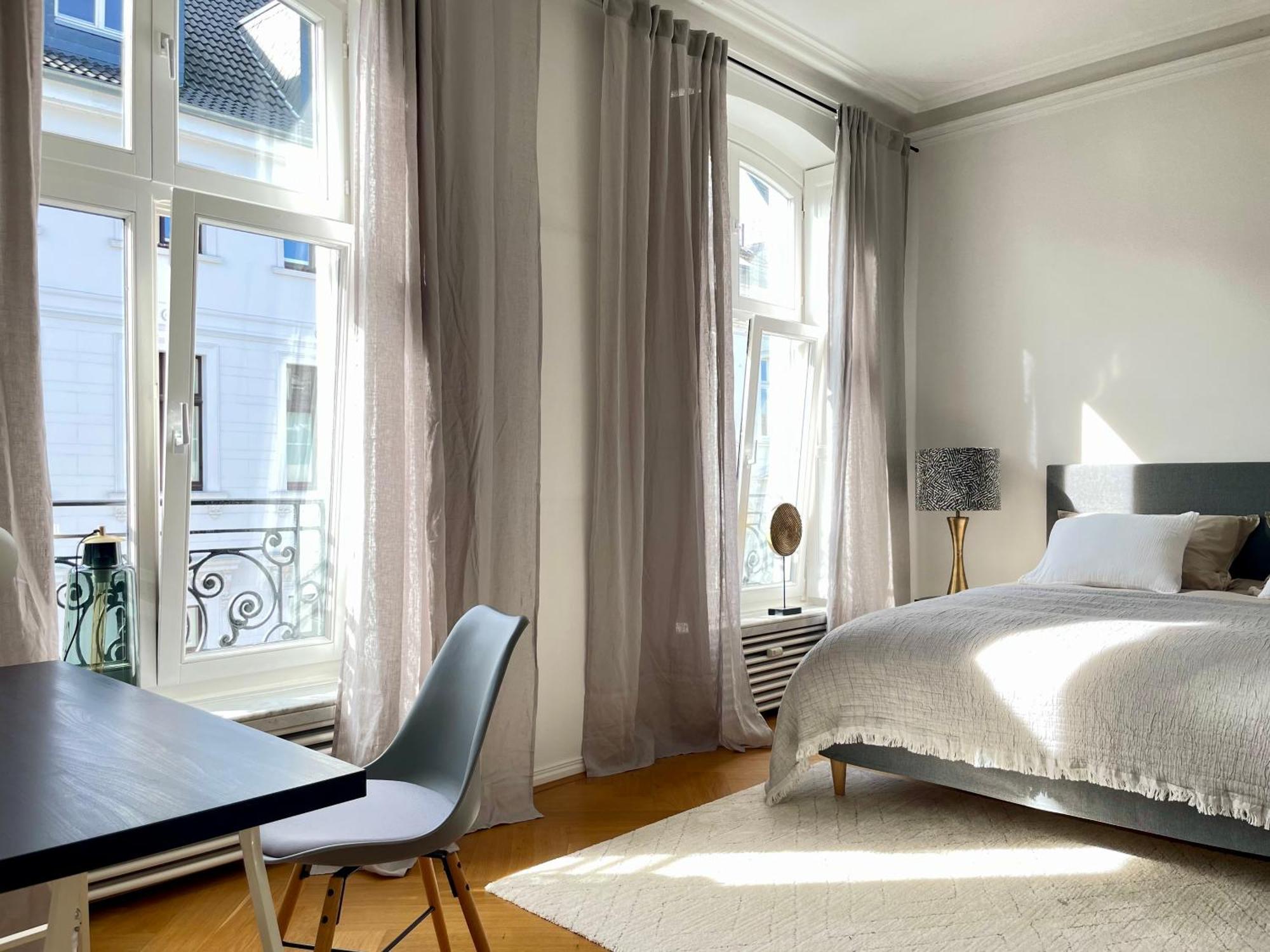 Helle Altbauwohnung Mit Balkon Im Briller Viertel *